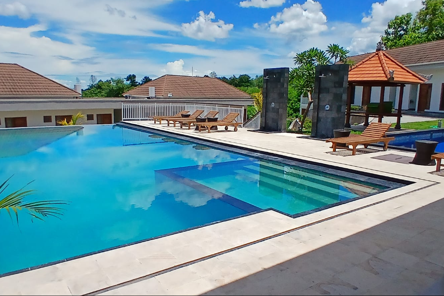 Pool with garden - ©Jukung Dive