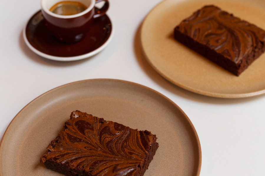 Fondant au chocolat au beurre de cacahuète artisanal du Sénégal (sans gluten) - ©Laura Favand