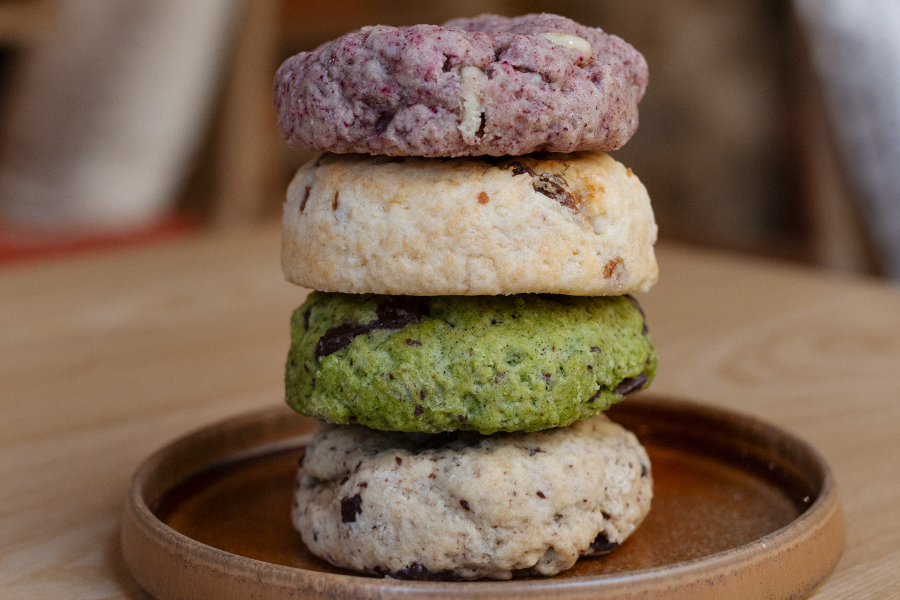 Cookies moelleux aux saveurs tropicales ~ hibiscus, coco-ananas, moringa, gingembre (allégés en sucre et en matière grasse) - ©Laura Favand