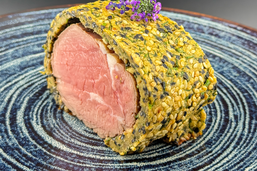 mignon de veau en croûte de sésame - ©LA MAISON RODO