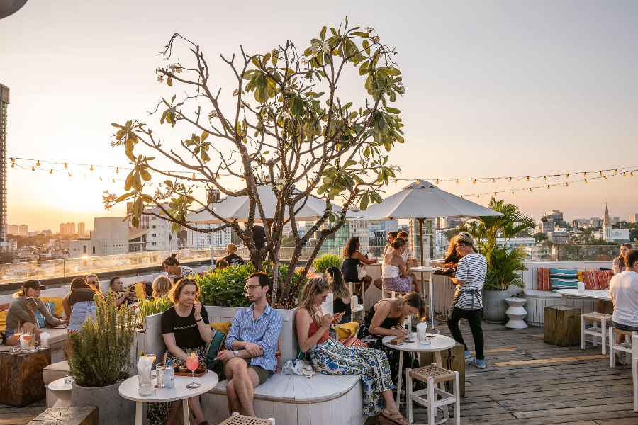 BANANA MAMA ROOFTOP BAR