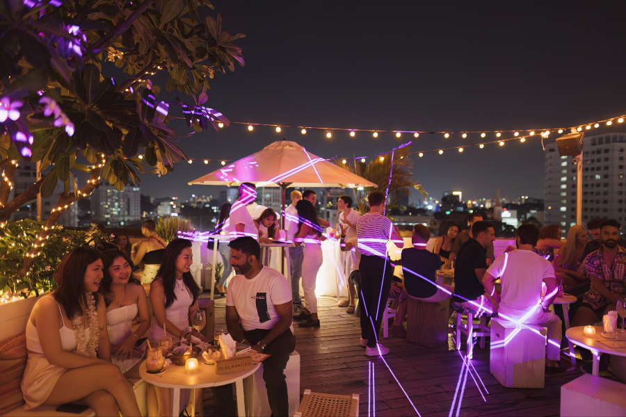 BANANA MAMA ROOFTOP BAR