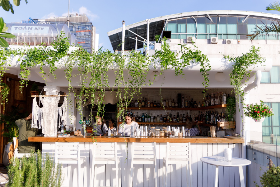 BANANA MAMA ROOFTOP BAR