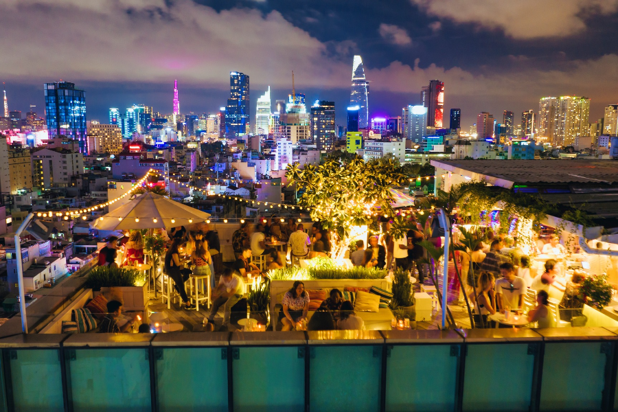 BANANA MAMA ROOFTOP BAR