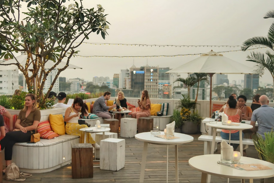 BANANA MAMA ROOFTOP BAR