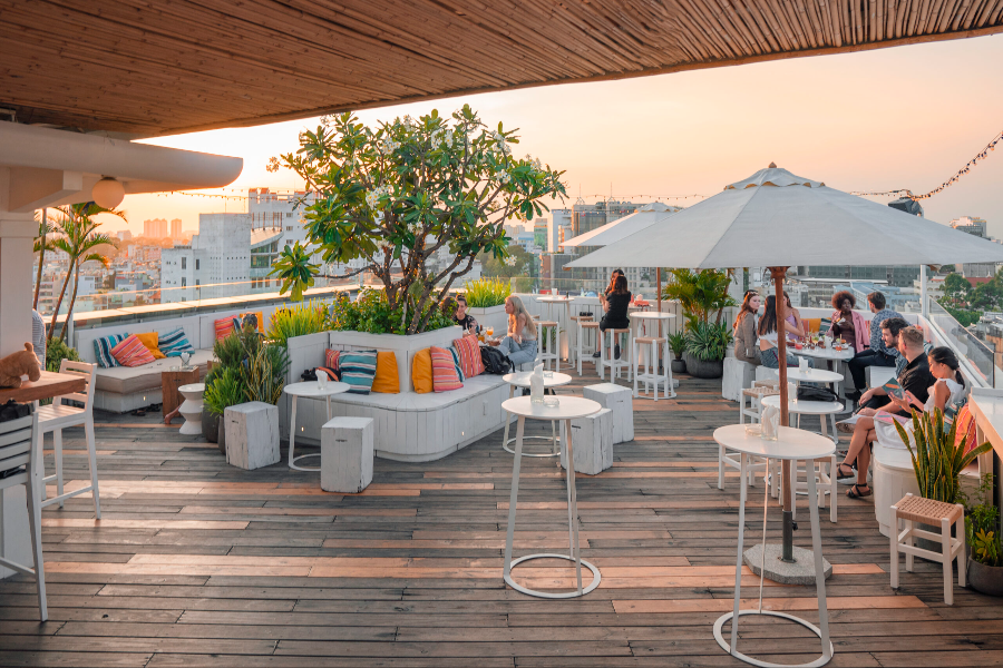 BANANA MAMA ROOFTOP BAR