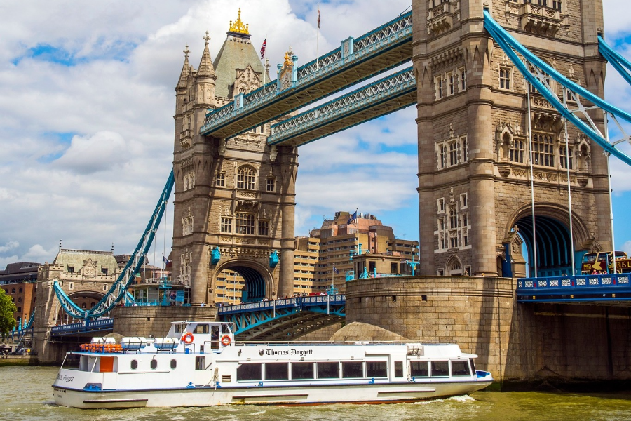  - ©THAMES RIVER SIGHTSEEING