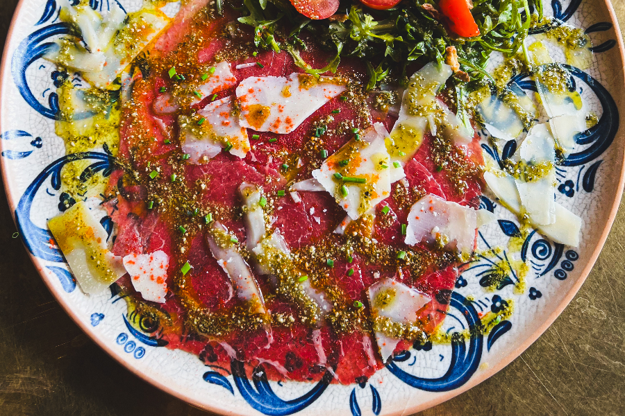 Carpaccio de boeuf pesto et parmesan