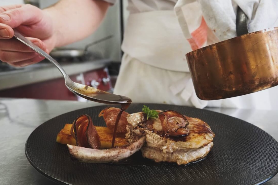 plat de viande au choix - ©le phare à hon