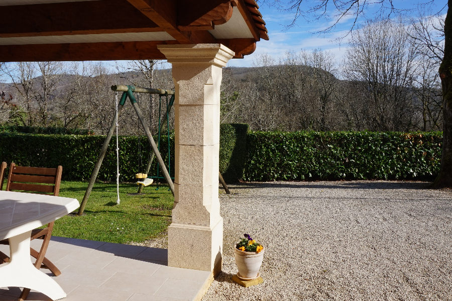 Terrasse et jardin du gîte Chez Elie - ©Les gîtes du Mouligné