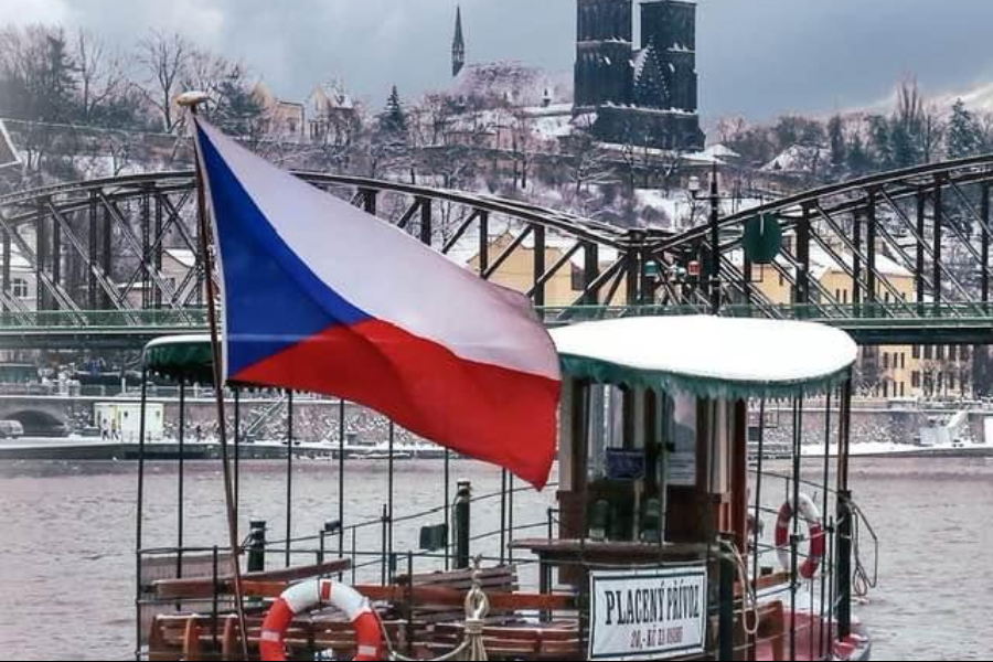  - ©VYSEHRAD FERRY - THE CHEAPEST SIGHTSEEING CRUISE ON THE VLTAVA RIVER