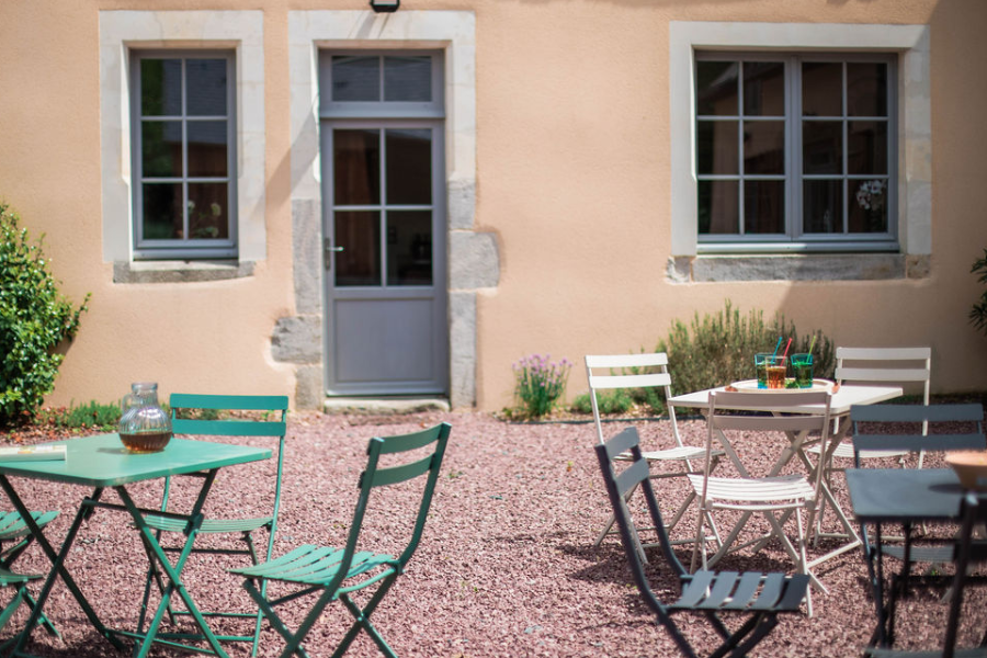 terrasse au bord de la piscine