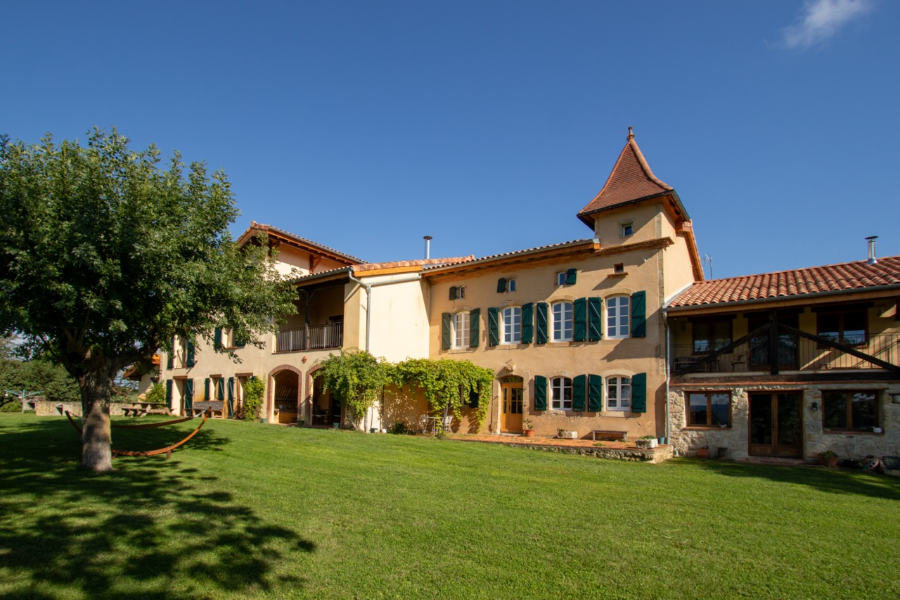 Vue d'ensemble des batiments - ©@cleliaj.photographe