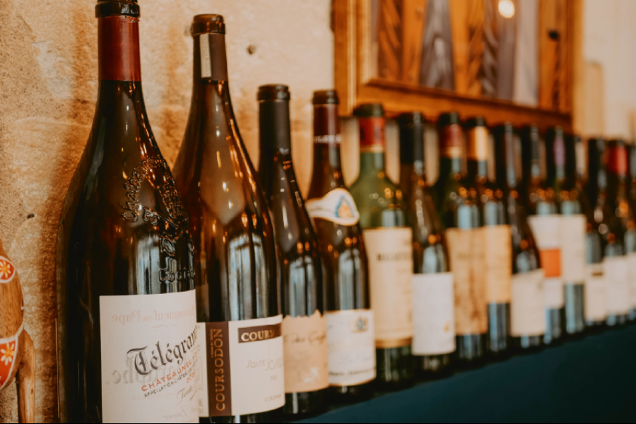 Vin Copain Comme Canard  + de 150 références de vins sourçés à travers la France.