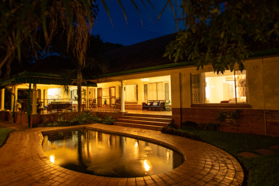 LIVINGSTONE LODGE