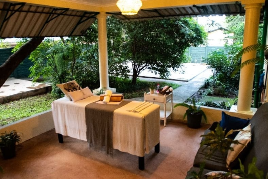 LIVINGSTONE LODGE