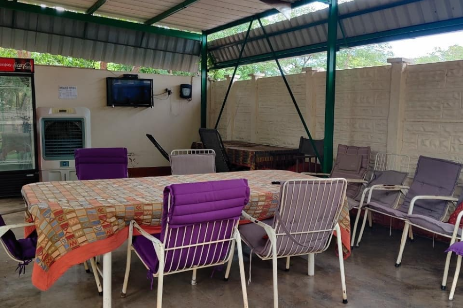 LIVINGSTONE LODGE