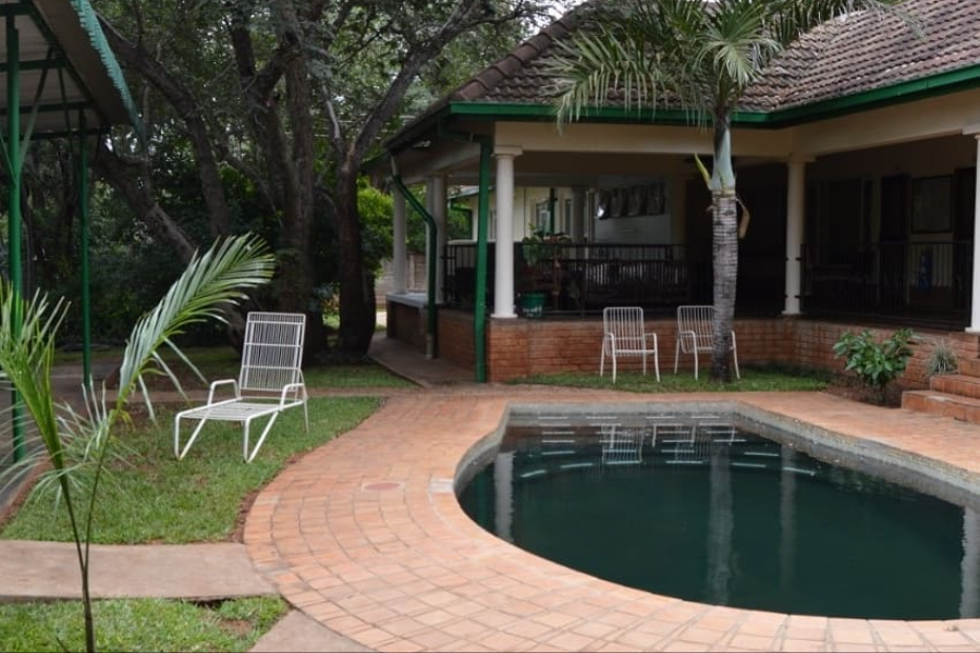 LIVINGSTONE LODGE