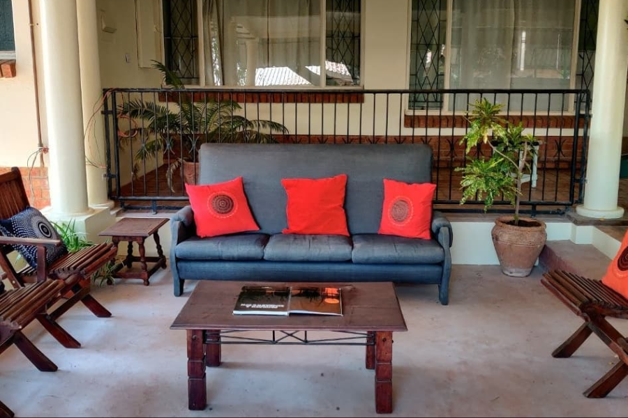LIVINGSTONE LODGE