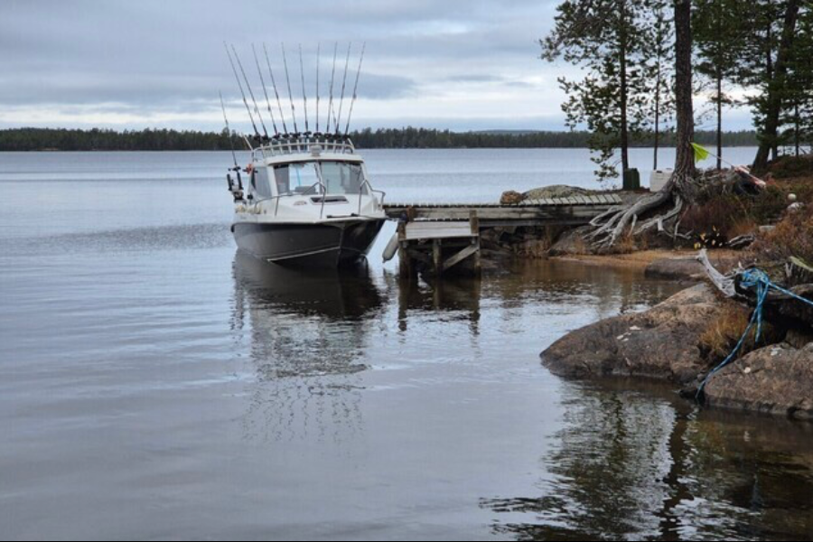 Boat cruises & fishing at Lake Inari