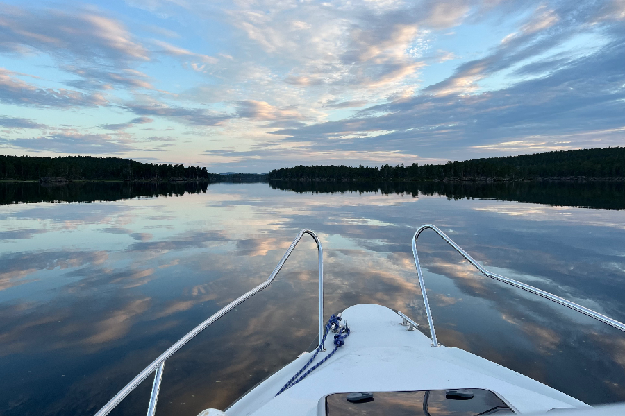 Lake Inari private cruises