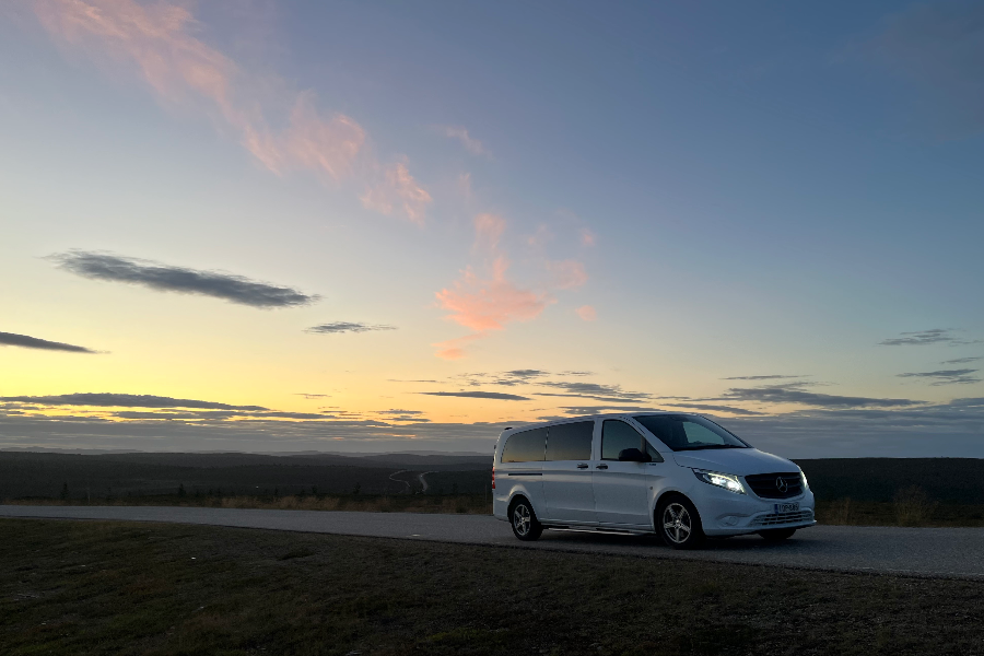 Private northern light tours by premium van - from Saariselkä & nearby areas