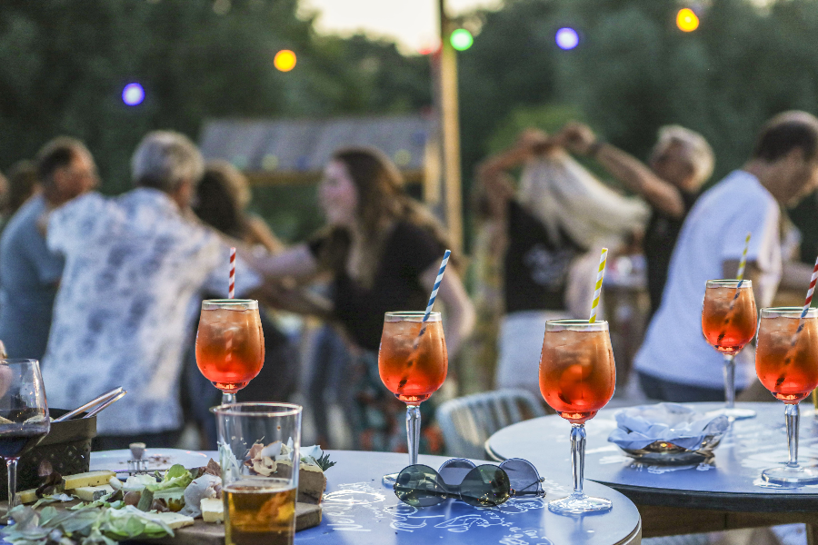 Planche et Spritz à la Base Guinguette
