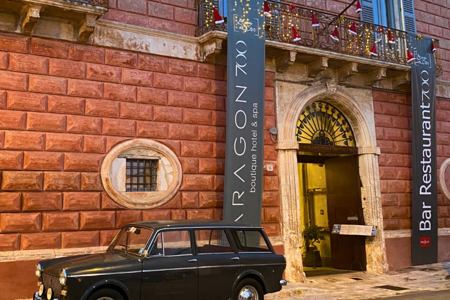 PARAGON 700