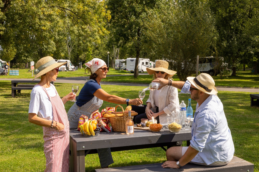 CAMPING SAINTES GRANDES RIVES