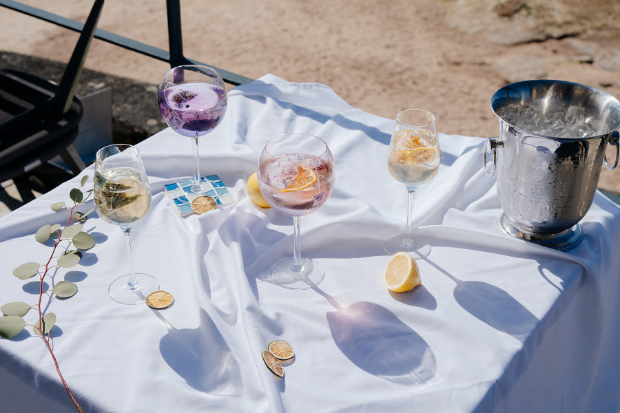 Cocktails Infuse Me sur la terrasse d'un restaurant