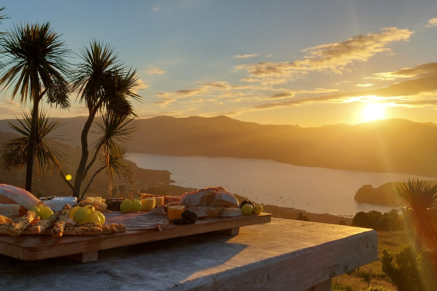 Coucher de soleil, collations et paysages époustouflants d'Akaroa. C'est de cela que sont faites les soirées inoubliables !