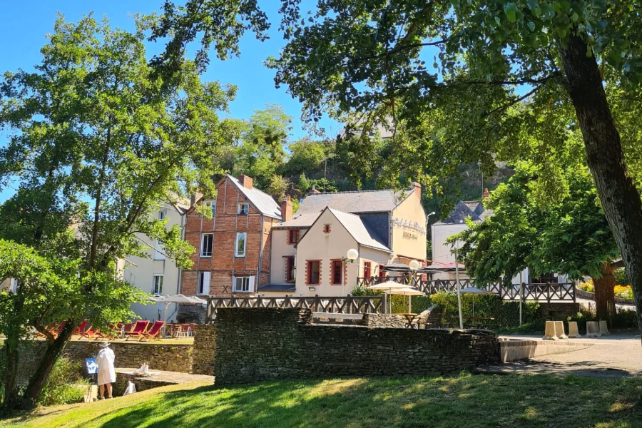 PUB DE LA RIVIERE