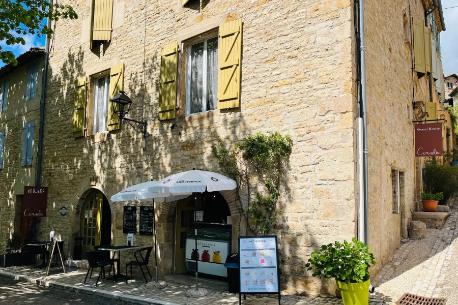 LE CORNELIA TI KAFE