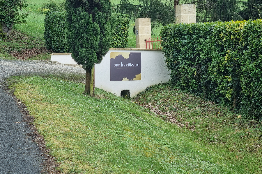 SUR LES COTEAUX