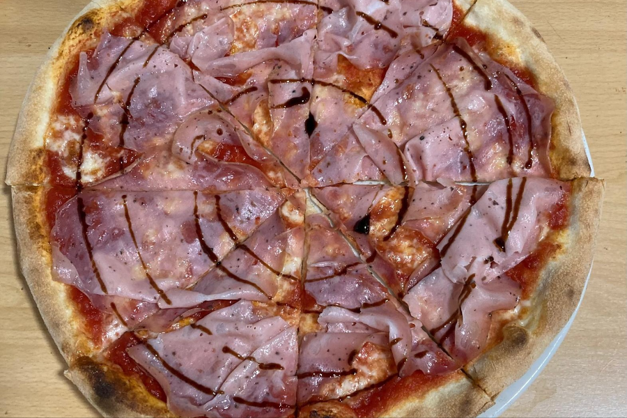 MEZZALUNA TRATTORIA