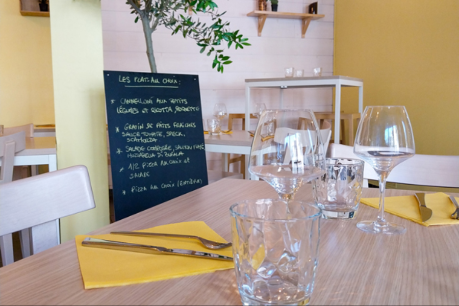 MEZZALUNA TRATTORIA
