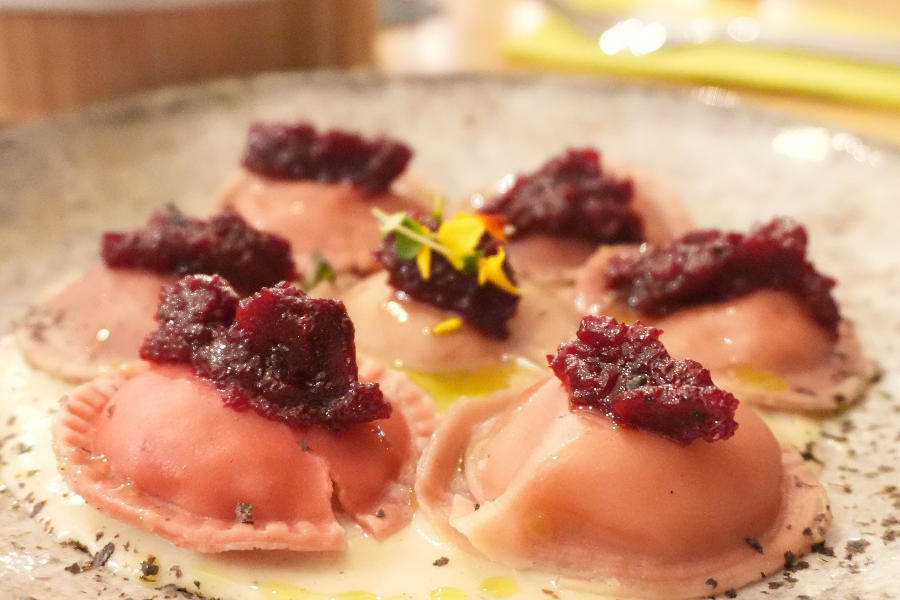 Ravioli à la betterave fourré à la rascasse
