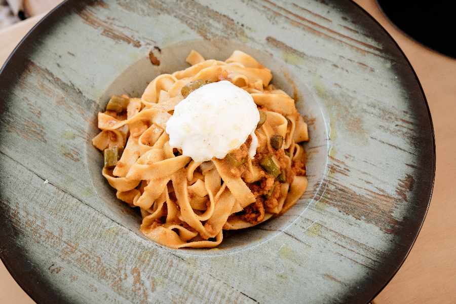 Tagliatelle sobrasada, asperges vertes et burrata