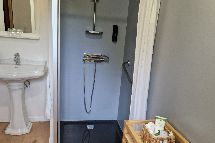 Salle de bain et wc dans chaque chambre