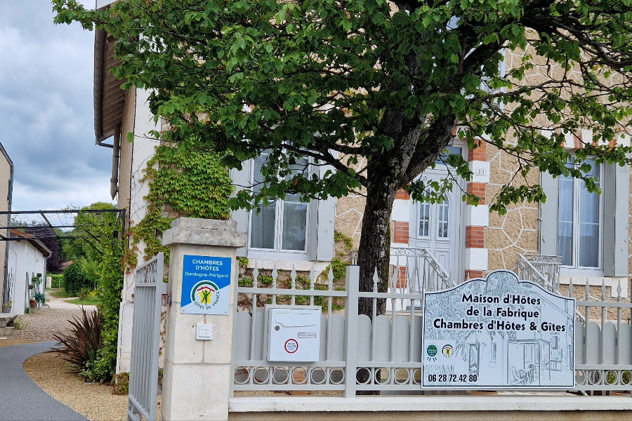 L'entrée côté rue