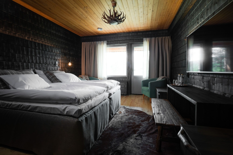 SUNDAY MORNING RESORT