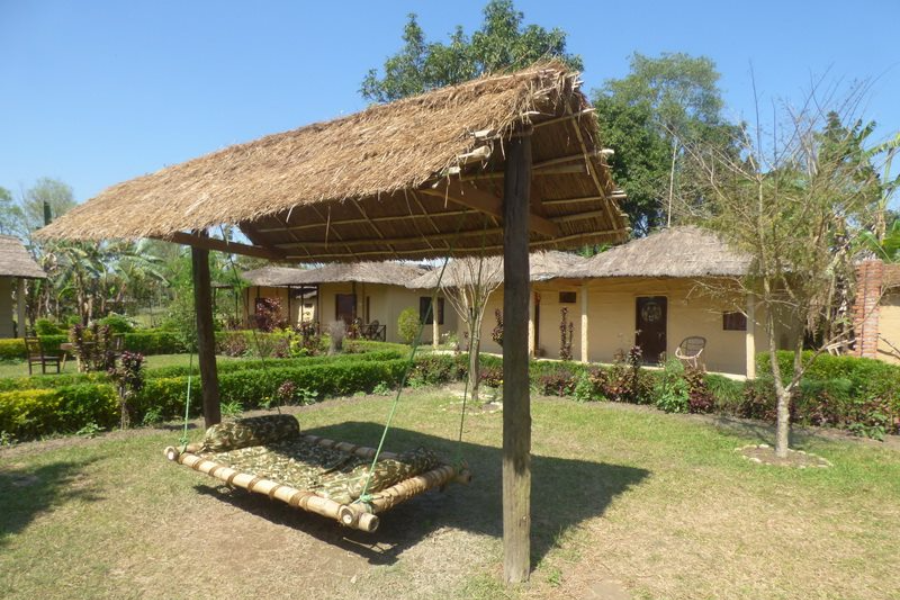 RACY SHADE RESORT