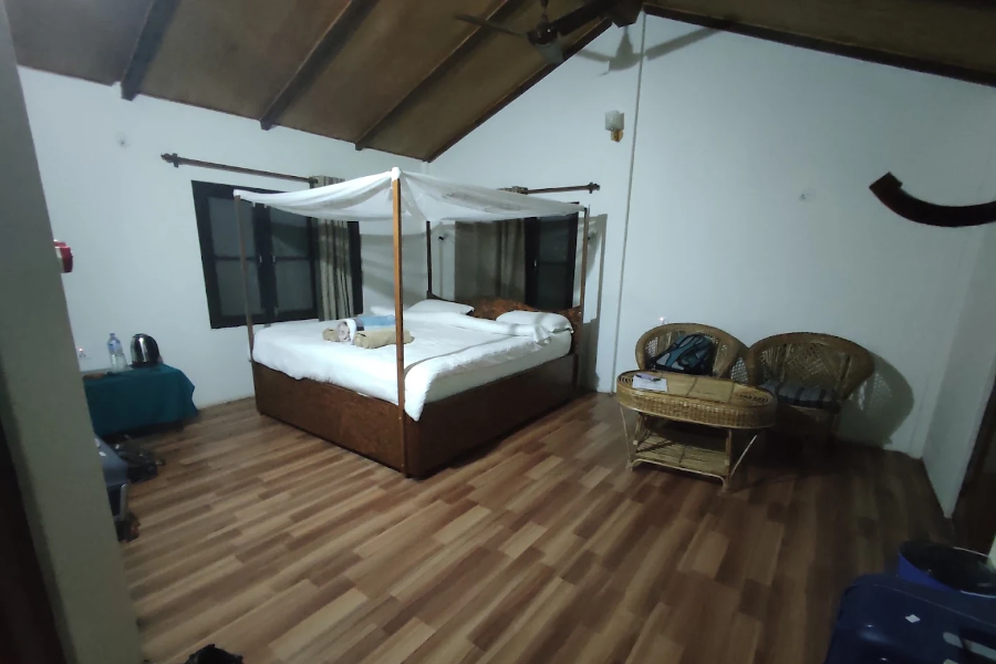 RACY SHADE RESORT