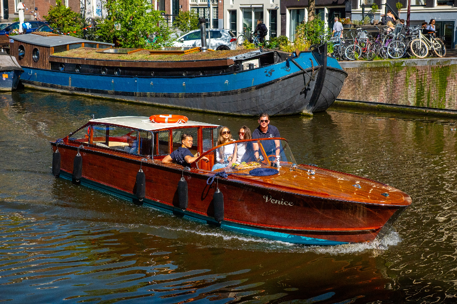 PRESTIGE BOATS
