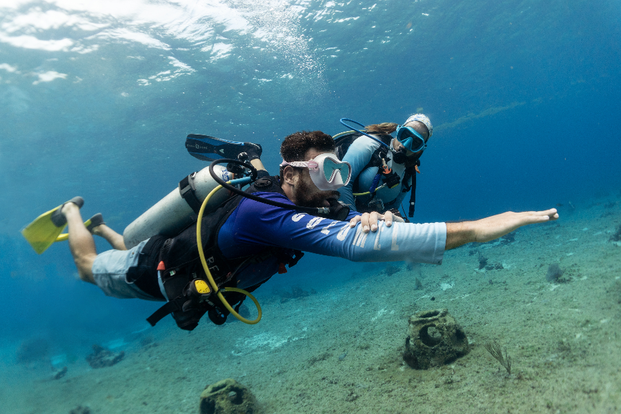 BAREFOOT DIVE CENTER