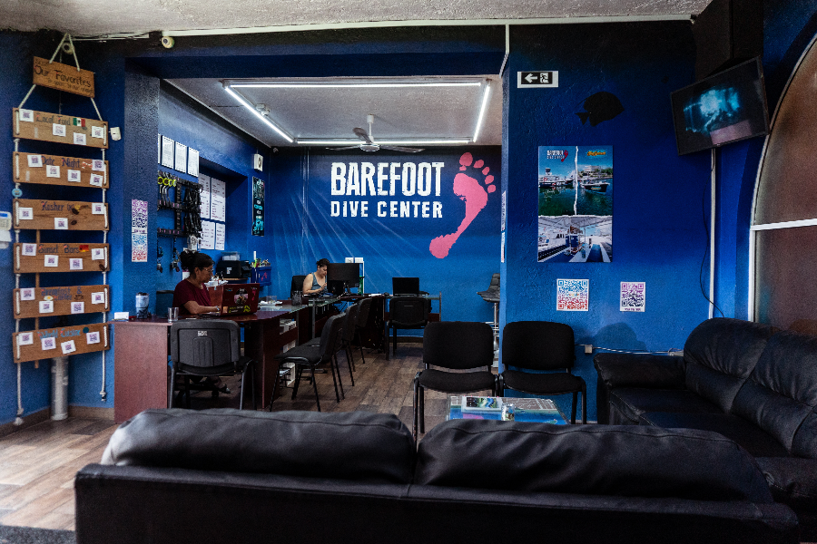 BAREFOOT DIVE CENTER