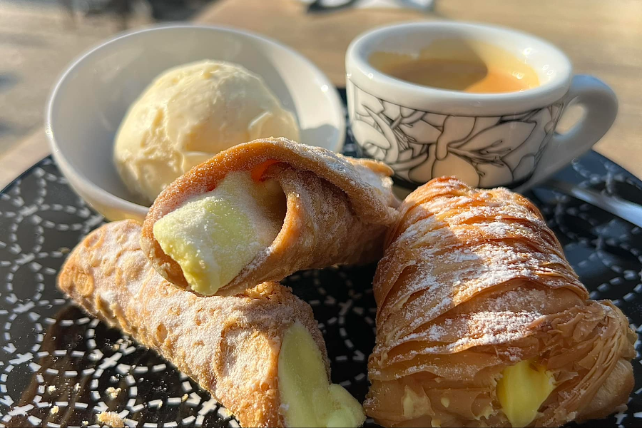 LE CAFÉ DE LA FONTAINE - VAUGINES