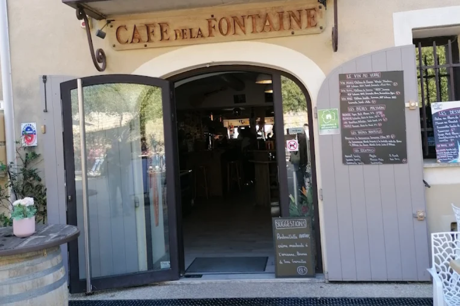 LE CAFÉ DE LA FONTAINE - VAUGINES
