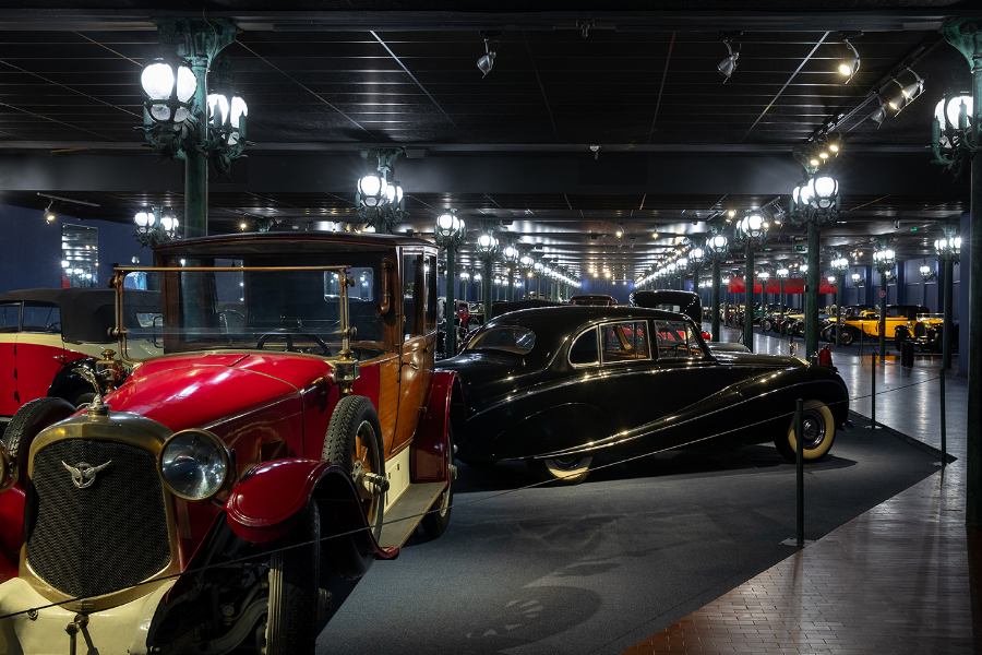 L’espace “Chefs-d’Oeuvre” regroupe 80 des plus belles voitures des années 30. Vous pourrez admirer des deux prestigieuses Bugatti royales de type 41 - ©alexis toureau