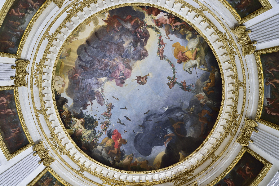 La coupole du pavillon de l'Aurore peinte par Le Brun